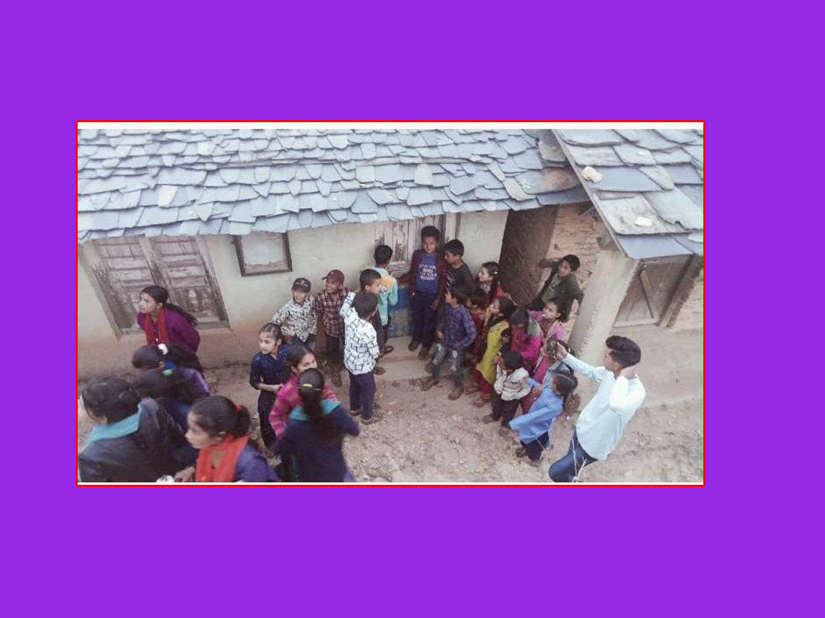 शिक्षकको सरुवा गरेको भन्दै बैतडीको एक विद्यालयमा तालाबन्दी 